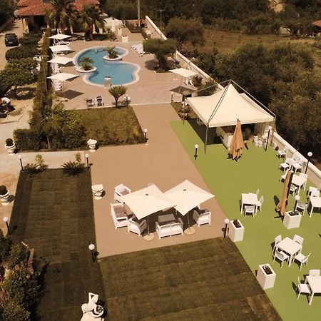 B&B Villa Mery Mileto Bagian luar foto