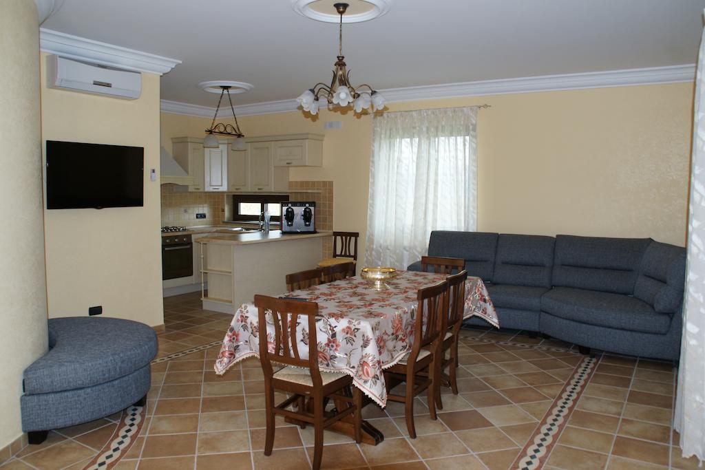 B&B Villa Mery Mileto Bagian luar foto
