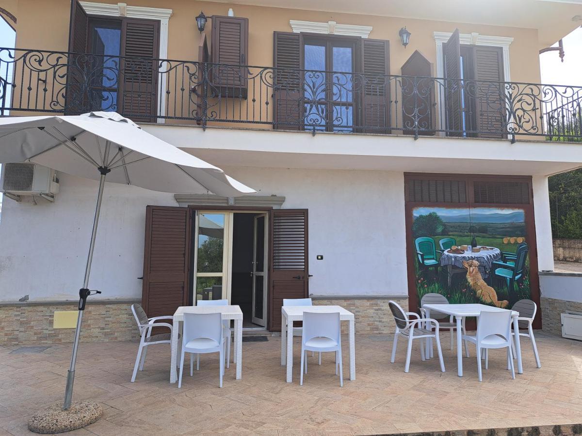 B&B Villa Mery Mileto Bagian luar foto