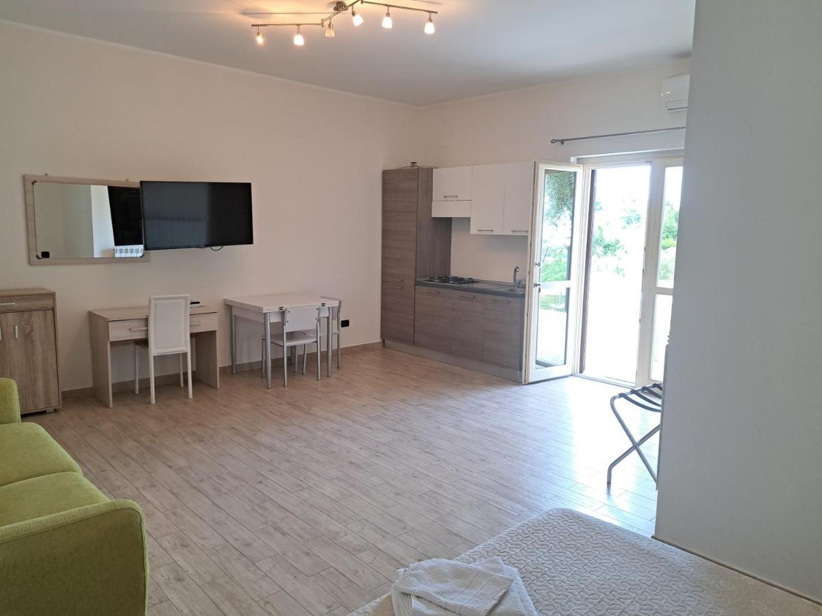 B&B Villa Mery Mileto Bagian luar foto