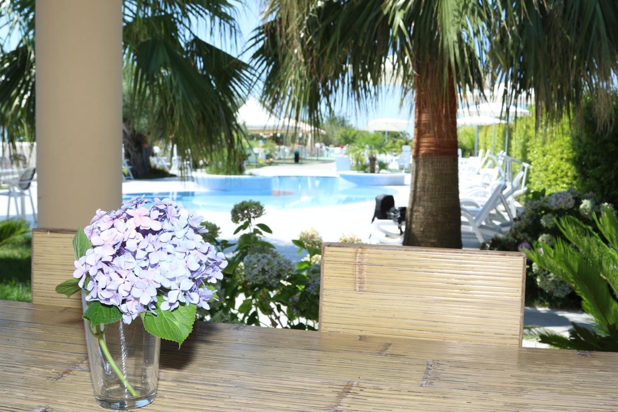 B&B Villa Mery Mileto Bagian luar foto
