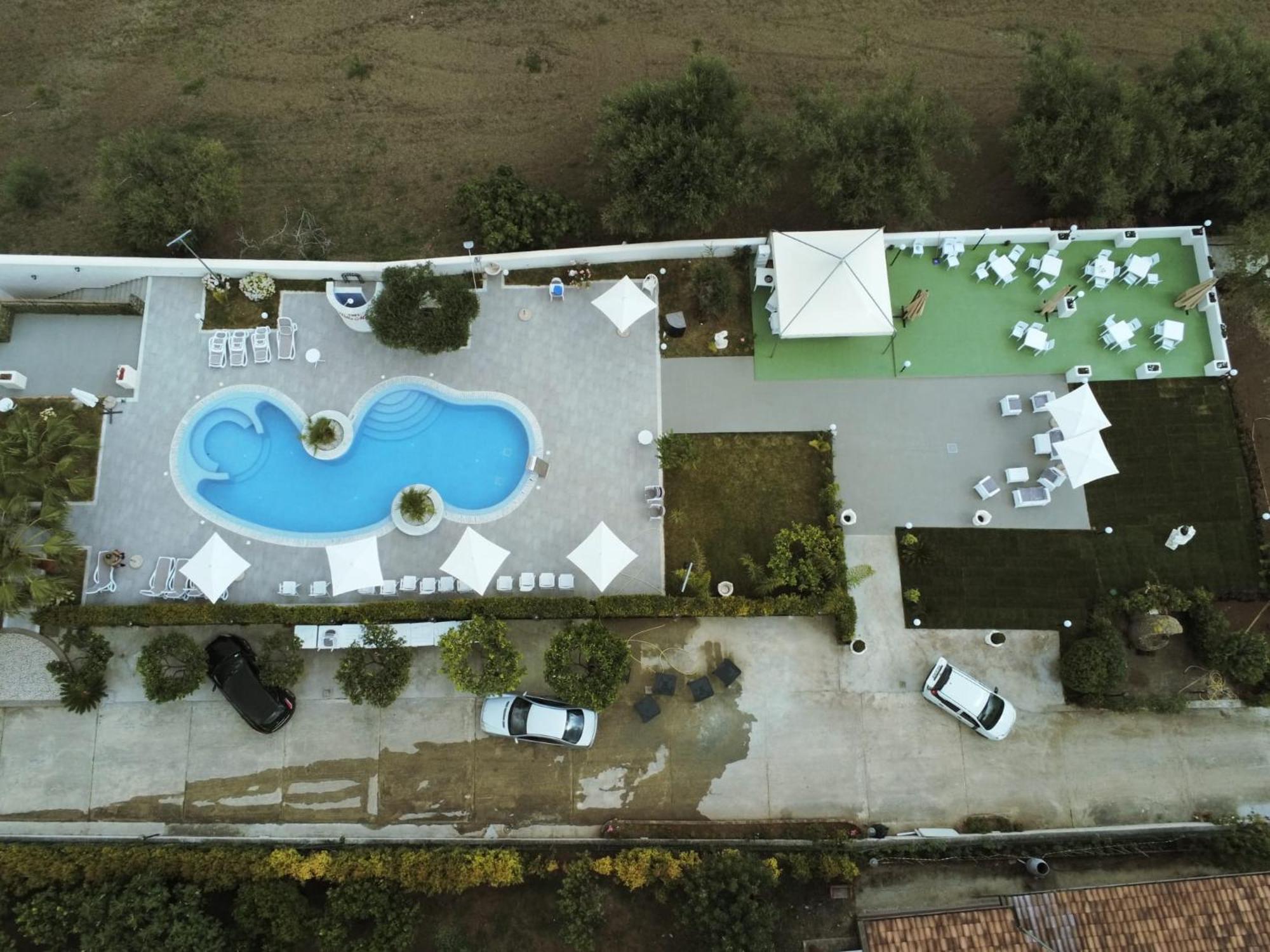 B&B Villa Mery Mileto Bagian luar foto