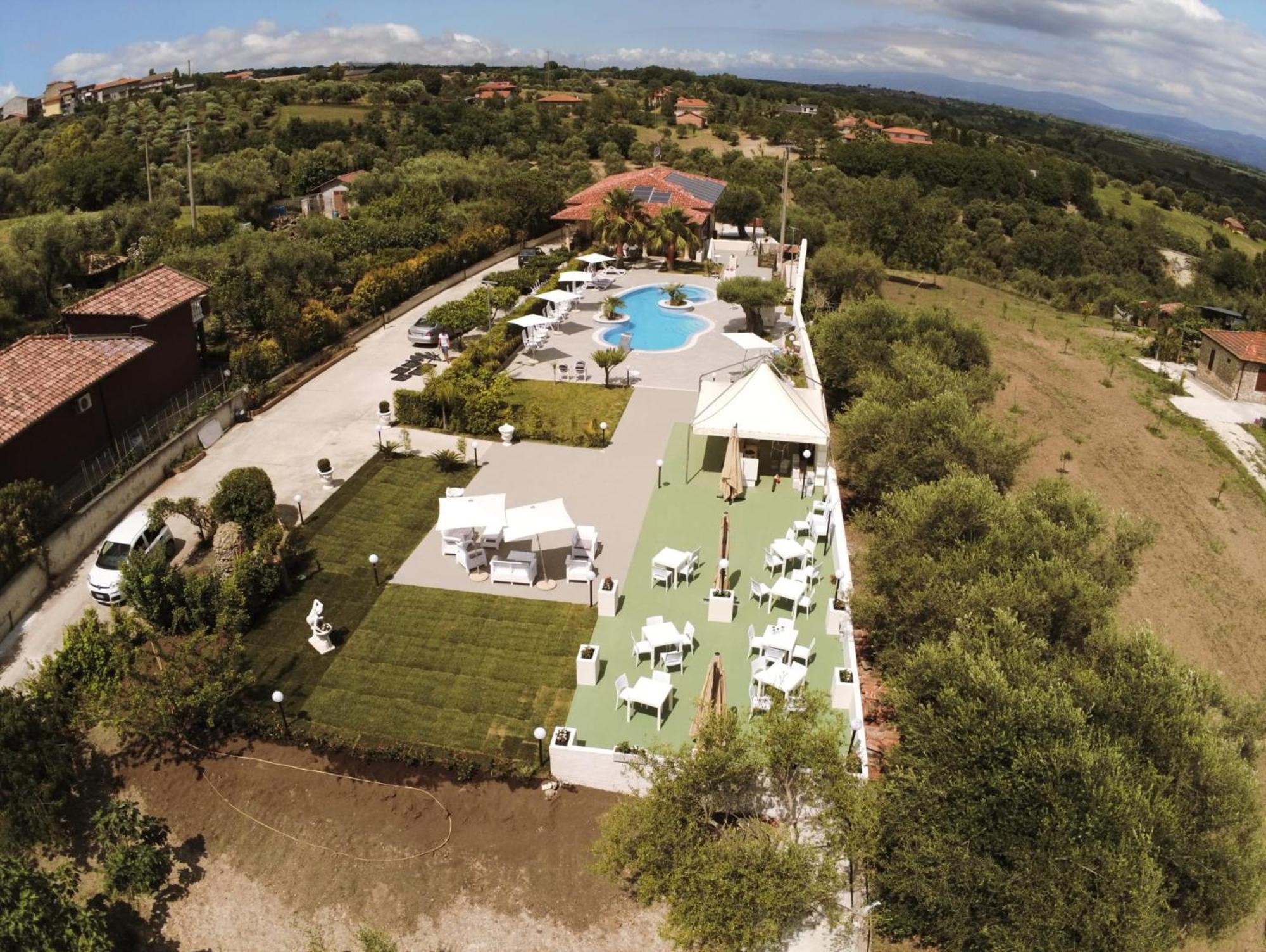 B&B Villa Mery Mileto Bagian luar foto