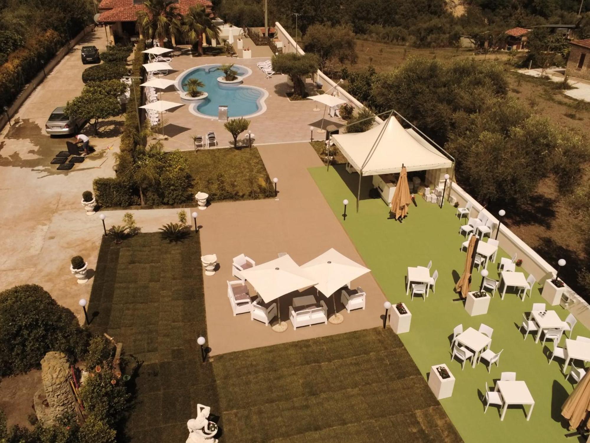 B&B Villa Mery Mileto Bagian luar foto