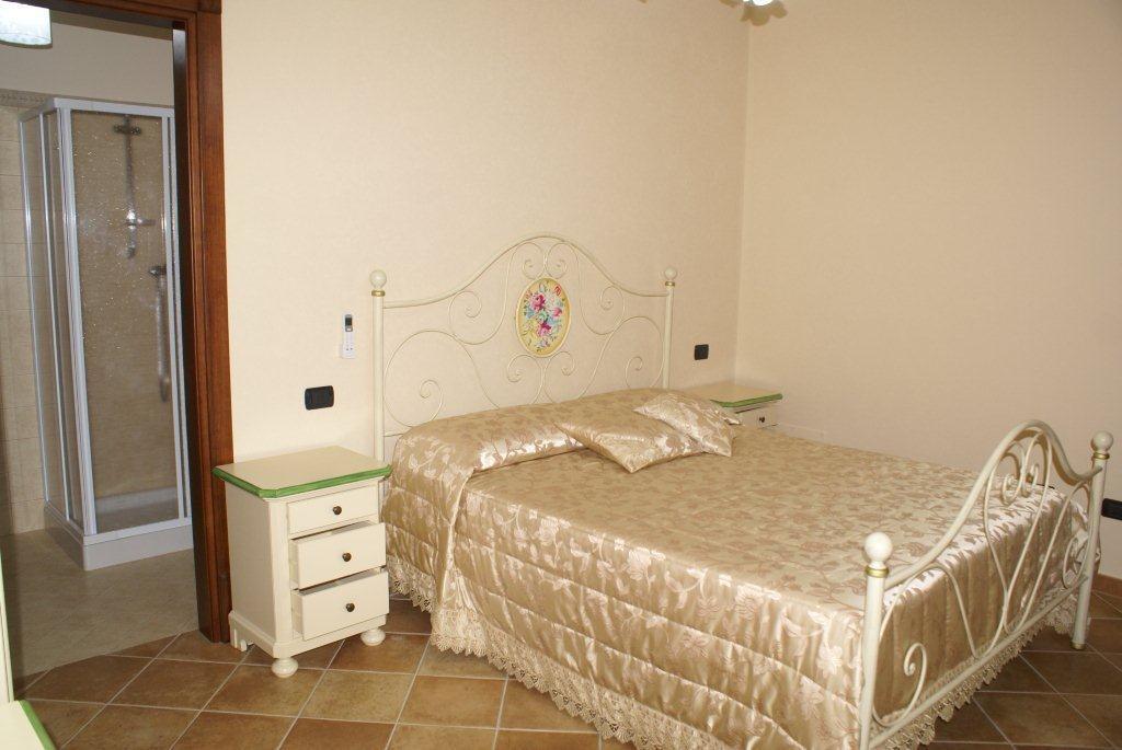 B&B Villa Mery Mileto Bagian luar foto
