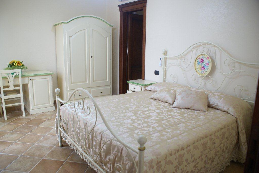 B&B Villa Mery Mileto Bagian luar foto