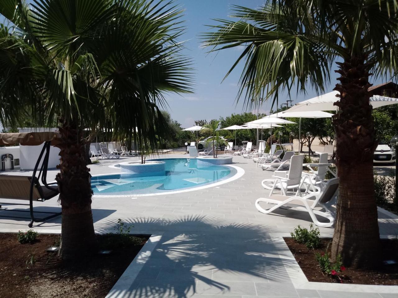 B&B Villa Mery Mileto Bagian luar foto